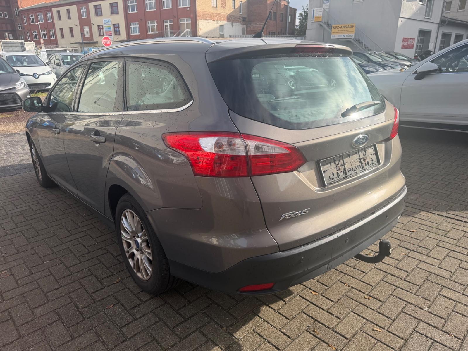 Ford Focus 2011 — photo 7