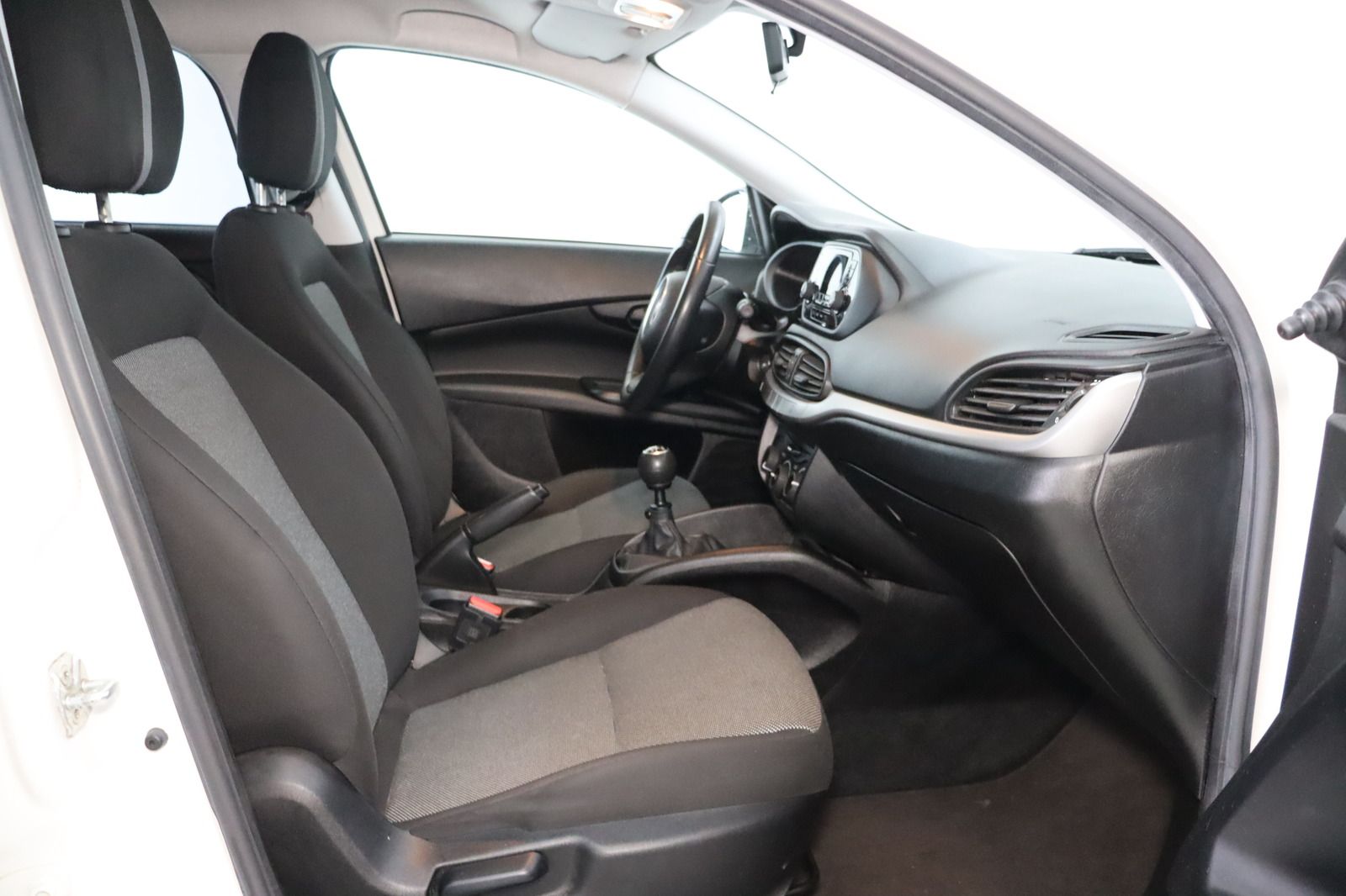 Fahrzeugabbildung Fiat Tipo 1.4 * PDC * HU/AU neu