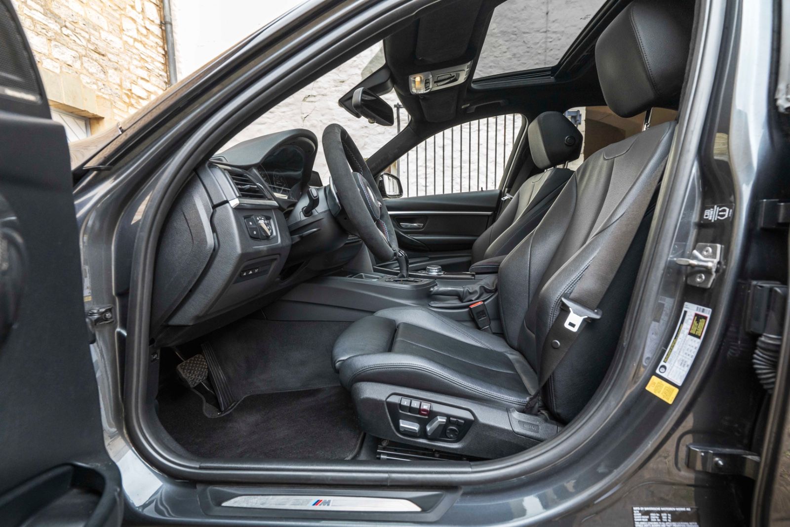 Fahrzeugabbildung BMW 335I M-Performace H&K KAM NAV ALC CARBON M