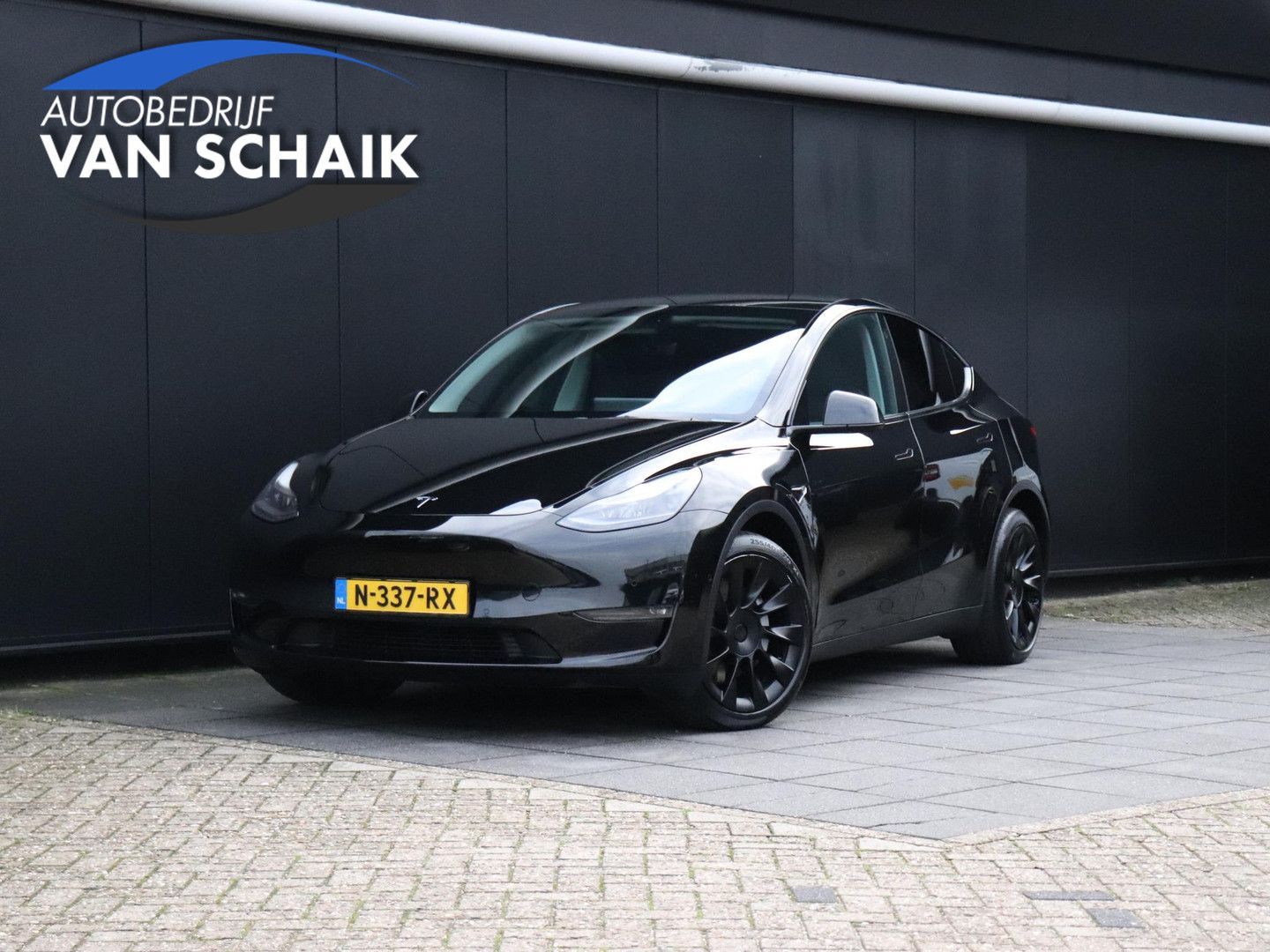 Tesla Model Y Long Range AWD 75 kWh | LEDER | PANO | C