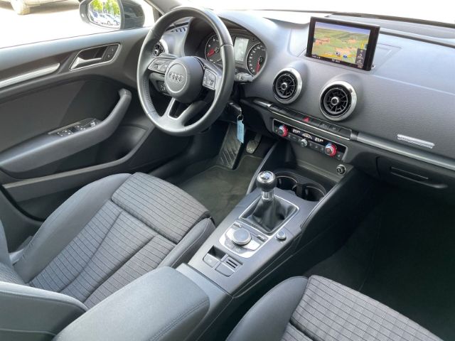 Fahrzeugabbildung Audi A3 1.6 TDI Sportback 30 sport Xenon, Navi, Sitzh