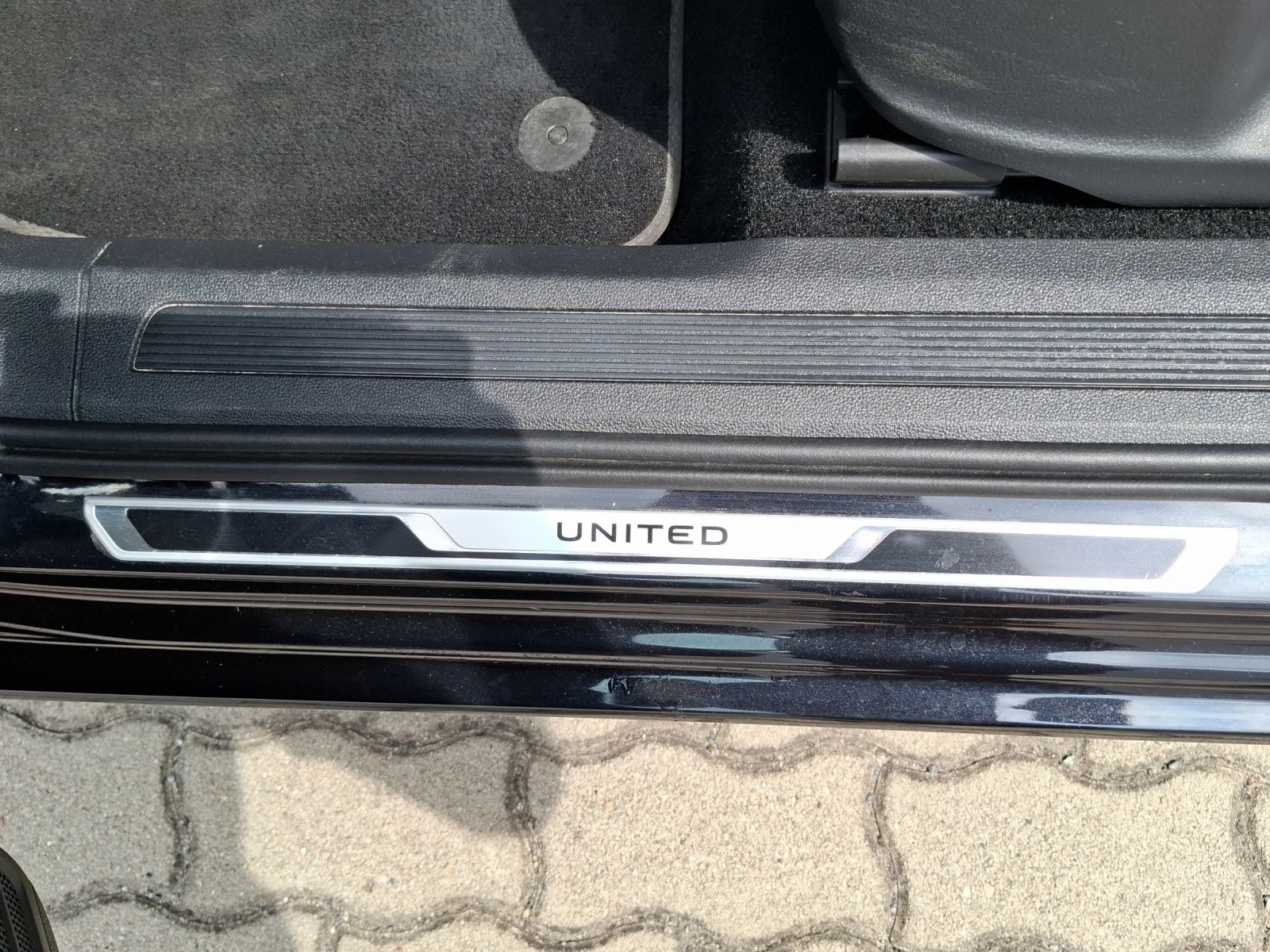 Fahrzeugabbildung Volkswagen Touran TSI United Standhzg 7-Si LED Navi ACC RFK