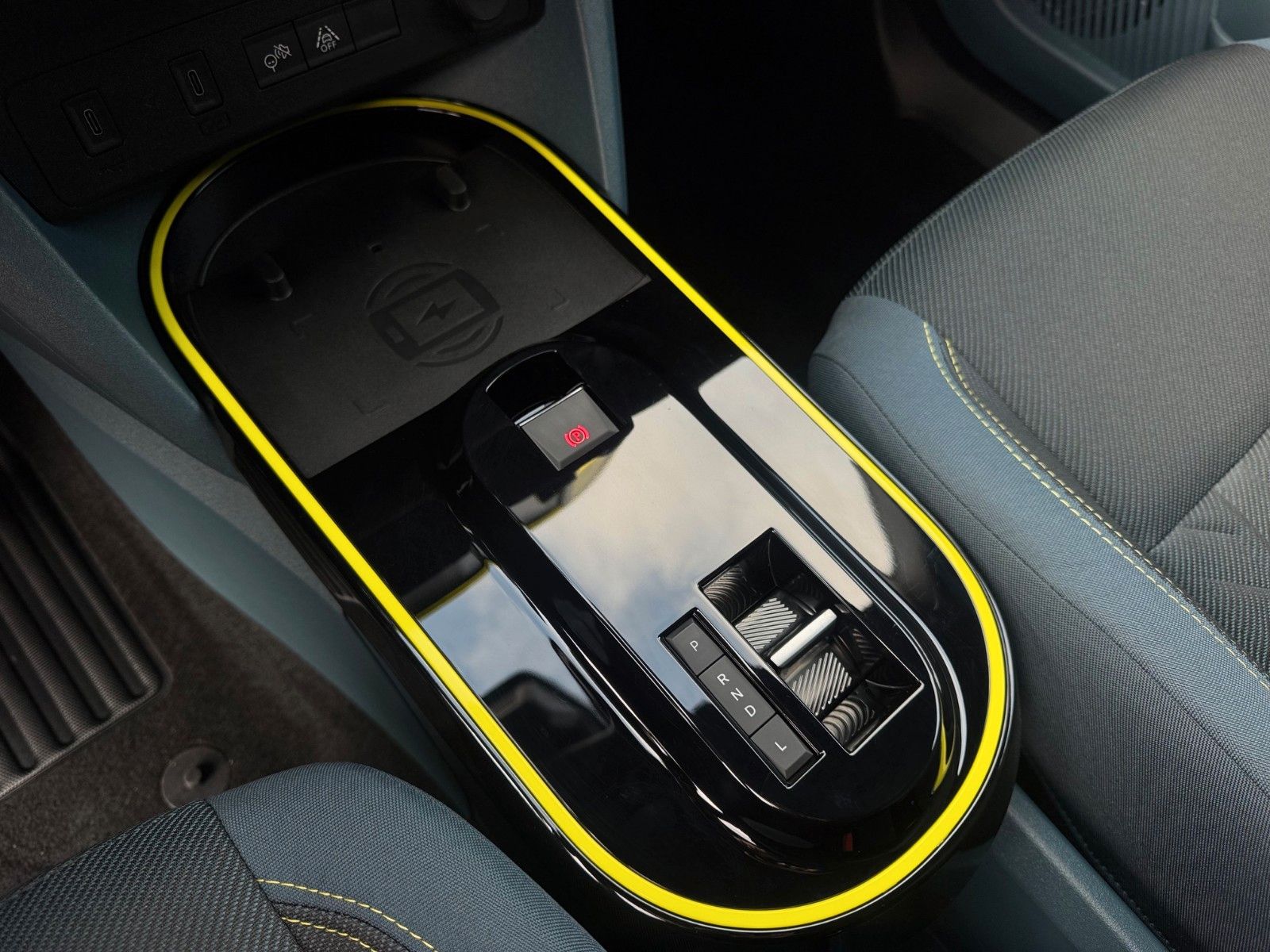 Fahrzeugabbildung Fiat Grande Panda 100 PS Automatik Icon Navi Kamera