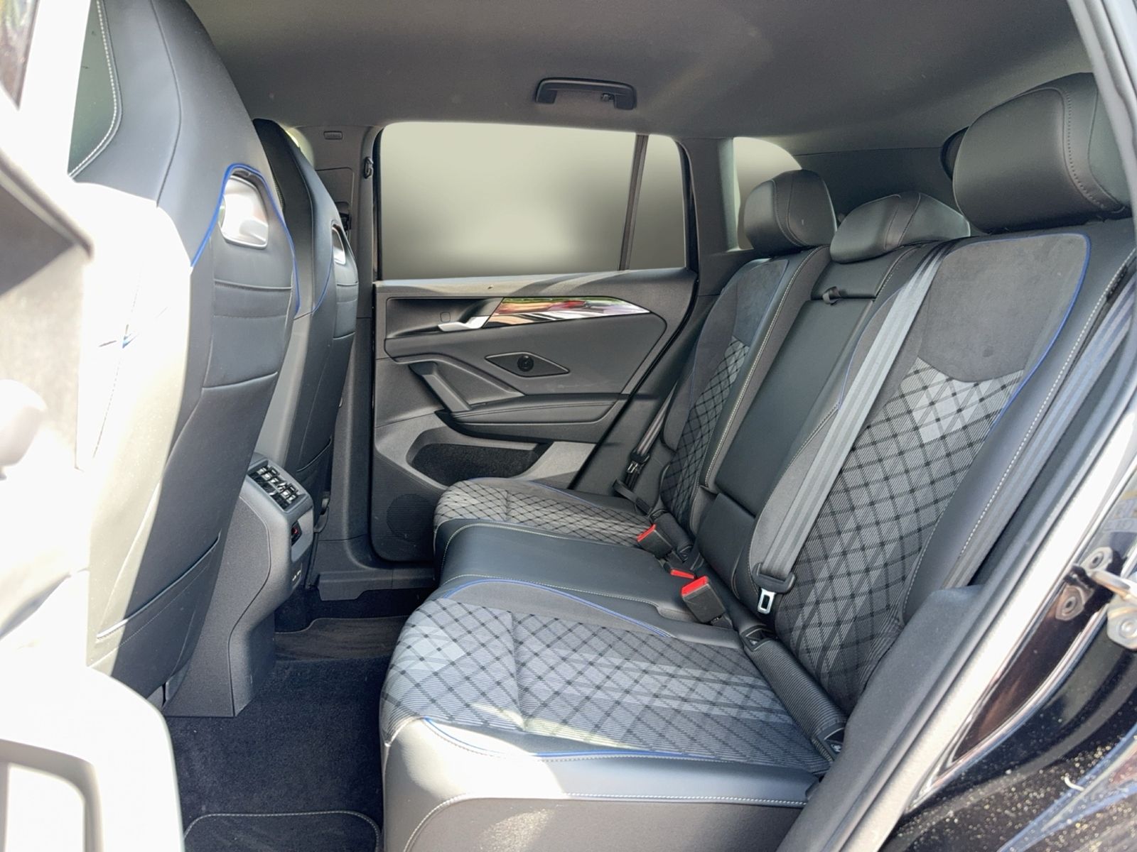 Tiguan 2.0 TDI R-Line 4Motion, BlackStyle, AHK,