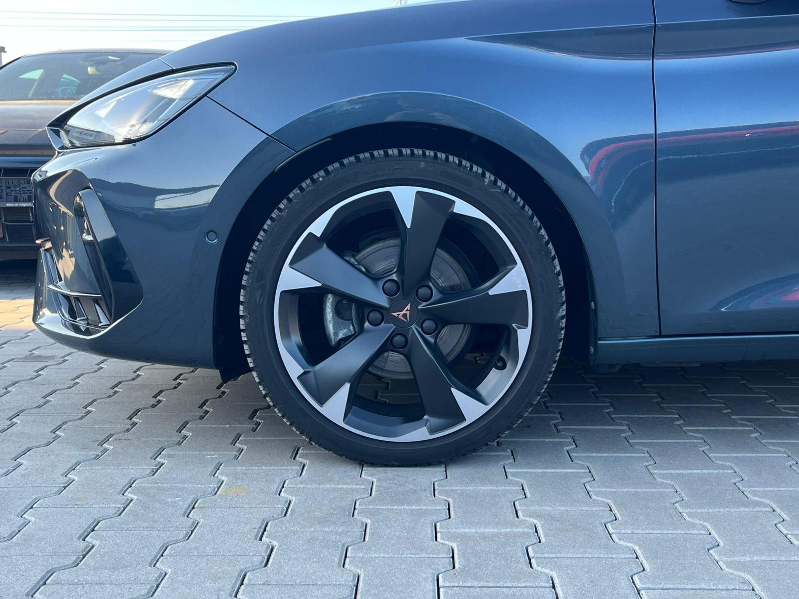 Fahrzeugabbildung CUPRA Leon 2.0 TDI MATRIX*Dinamica*Sennheiser*Int.DRIV