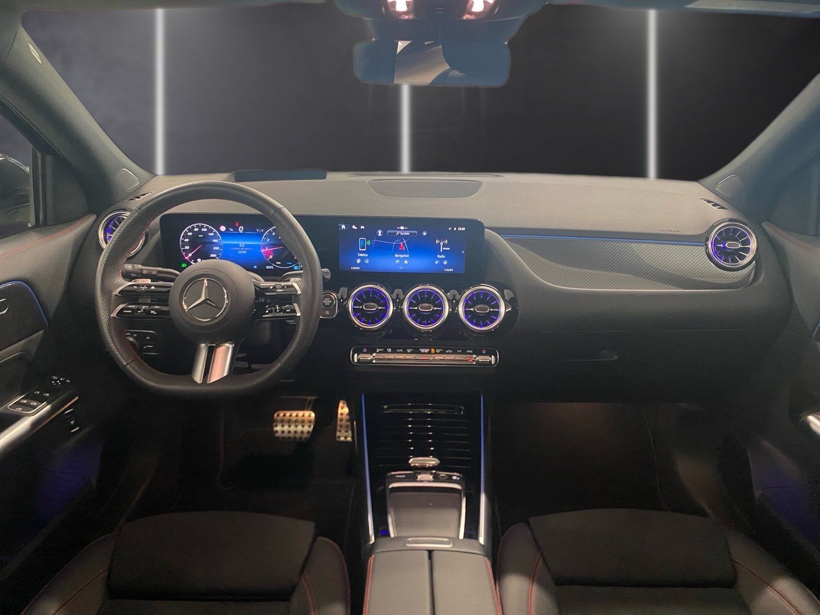 Fahrzeugabbildung Mercedes-Benz GLA 200 AMG Plus*AHK*360**HUD*Pano*MuBeam*Memory