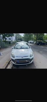 Fiat Punto Evo Dynamic 1.4 Start & Stopp 5... - Fiat Punto Evo mit Benzin-Antrieb: Kleinwagen, Klimaanlage, 1.4