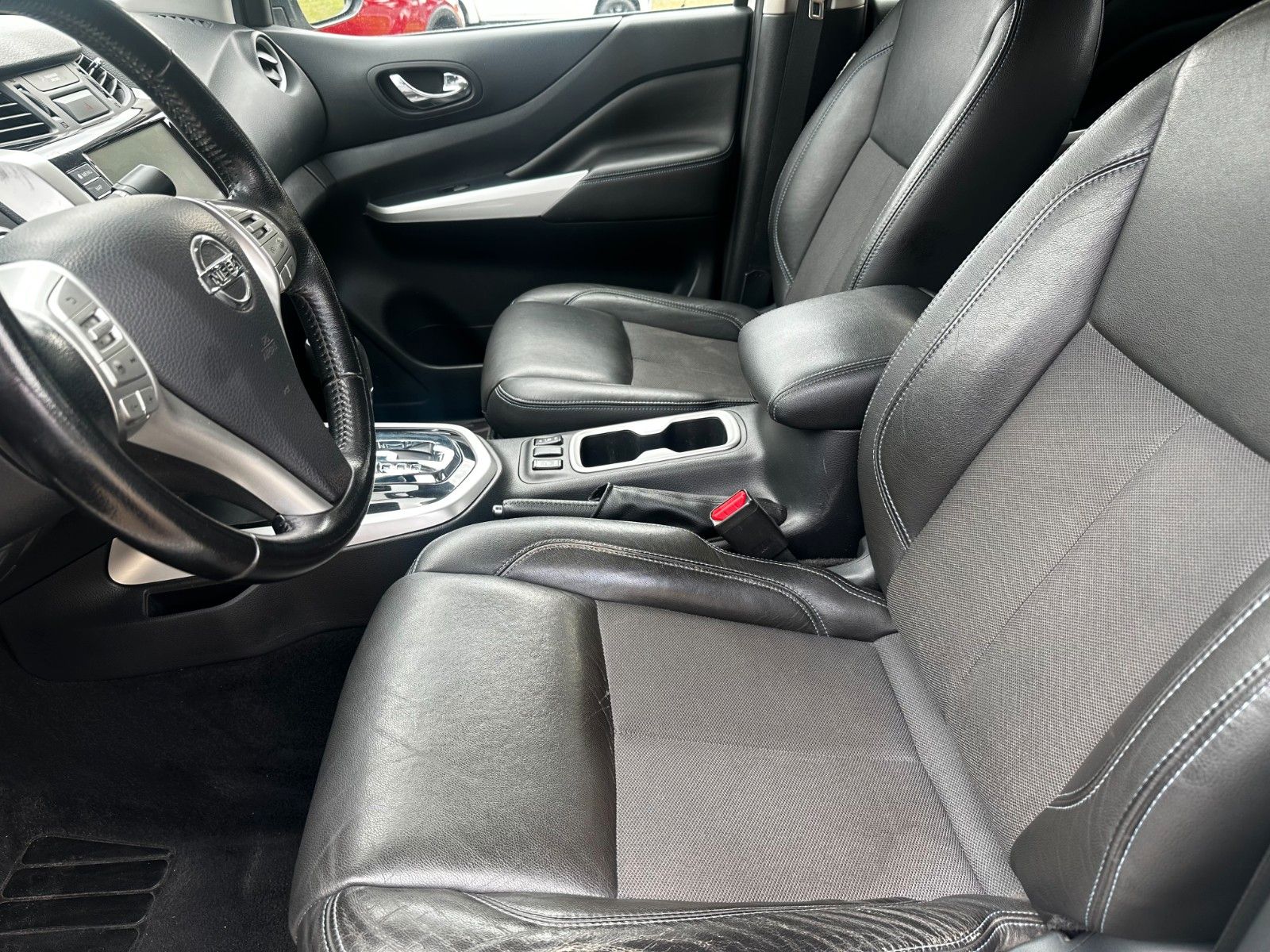Fahrzeugabbildung Nissan Navara NP300  N-Guard Double Cab 4x4