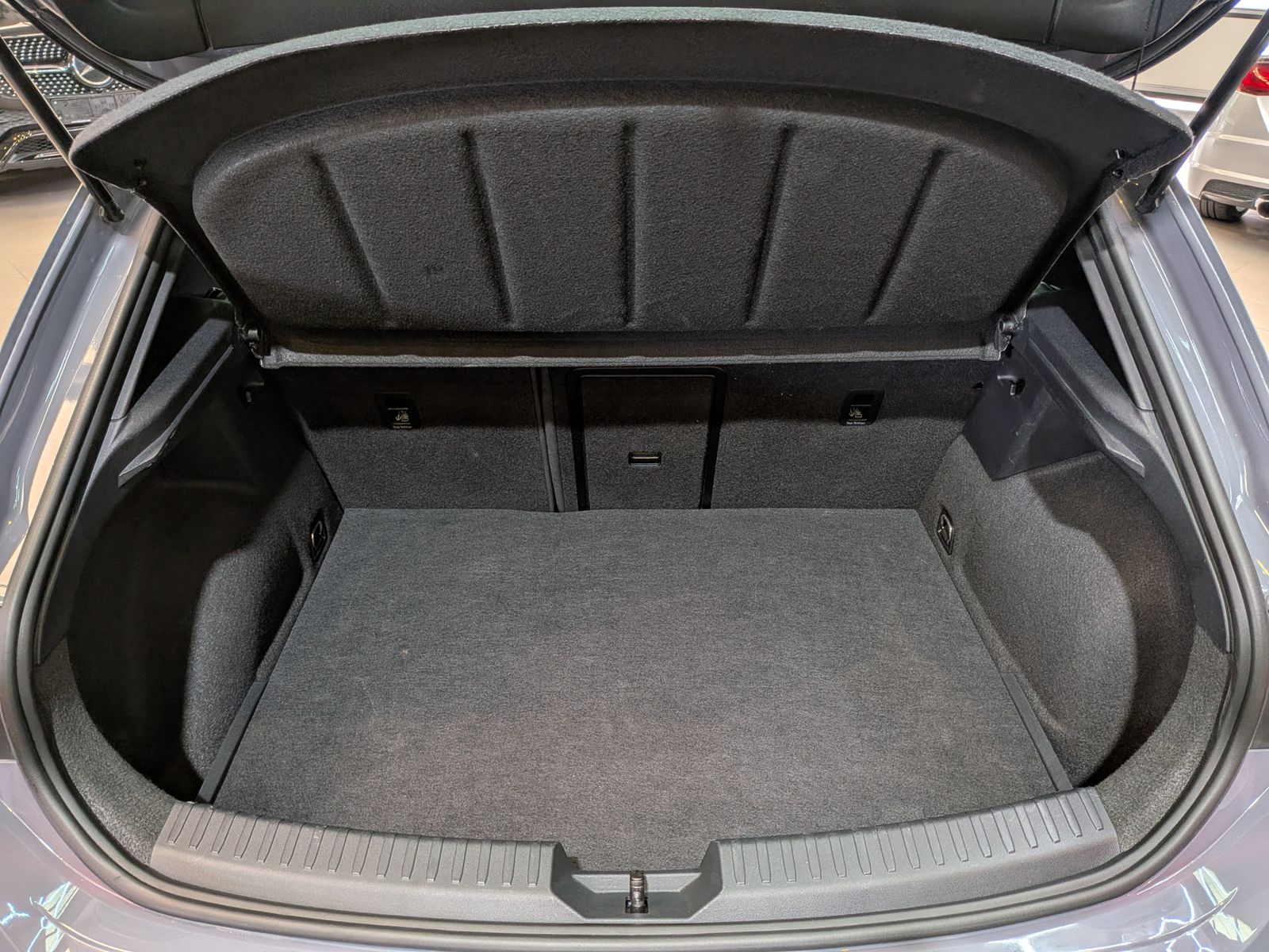 Fahrzeugabbildung CUPRA Leon 1.5 e-Hybrid MATRIX*ACC*EDGE*CARPLA*SoH100%