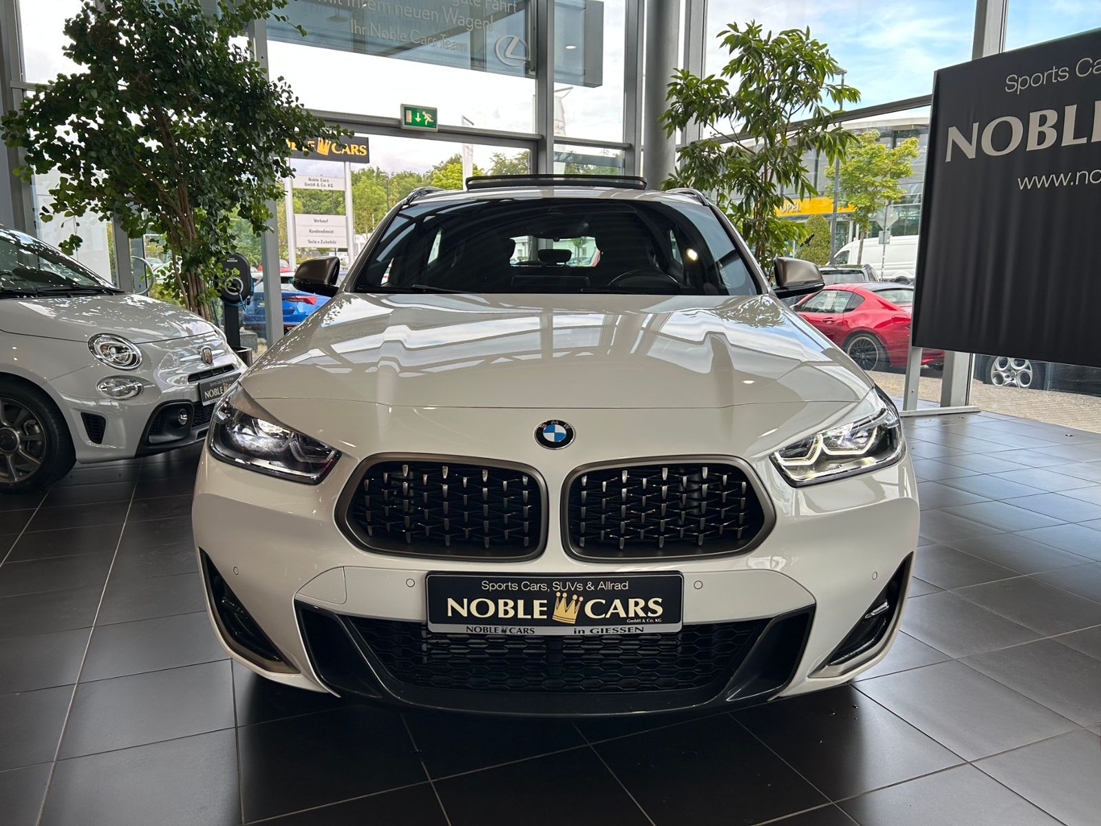 Fahrzeugabbildung BMW X2 M35 i xDrive Shadow PANO HUD H/K KAM