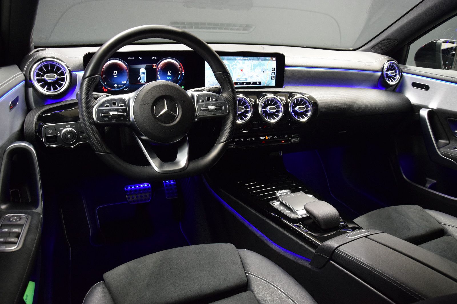 Fahrzeugabbildung Mercedes-Benz A 250 e Edition 2020 AMG Kamera LED MBUX Night