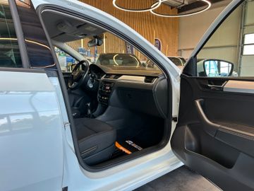 Skoda Rapid *Service:NEU*TEMPO*SitzHZ*KLIMAAUTO*PDC*