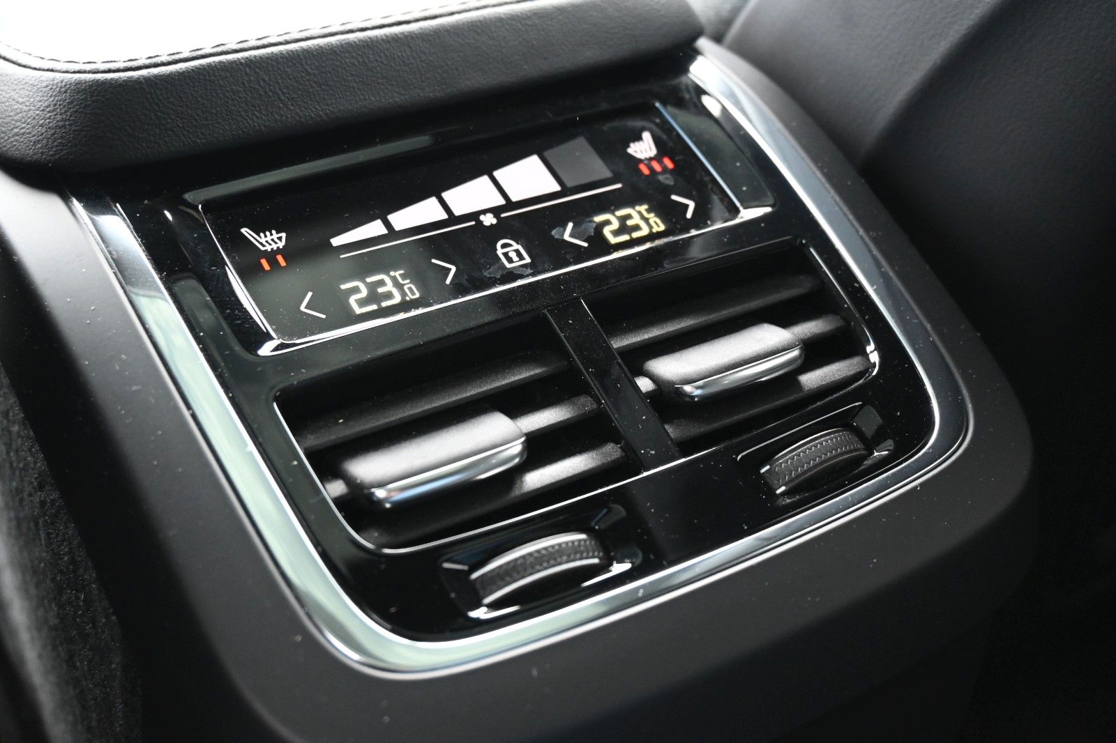 Fahrzeugabbildung Volvo XC90 B5D AWD Inscription*LUFT*STDHZG*360*AHK*ACC