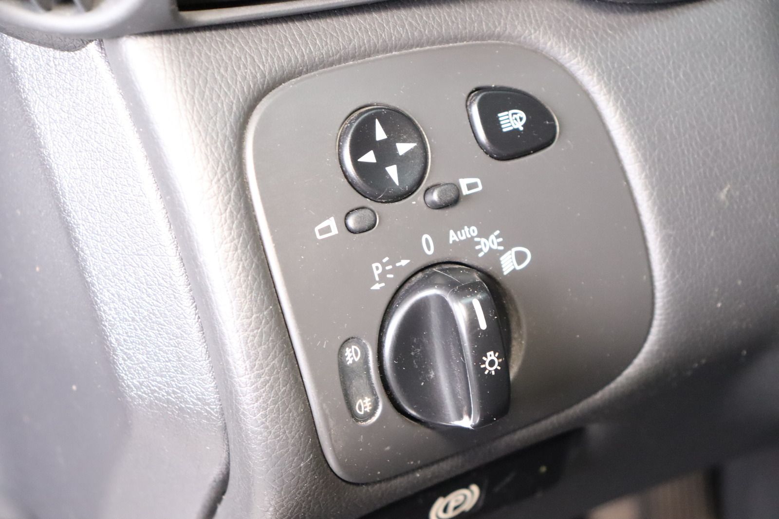 Fahrzeugabbildung Mercedes-Benz C 320 AVANTGARDE 1. Hand * Xenon * Leder * Navi
