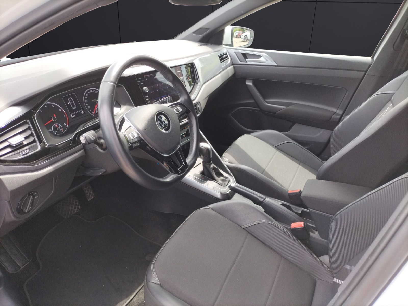 Fahrzeugabbildung Volkswagen Polo VI Highline TSI DSG LED ACC SHZ PDC WeConne