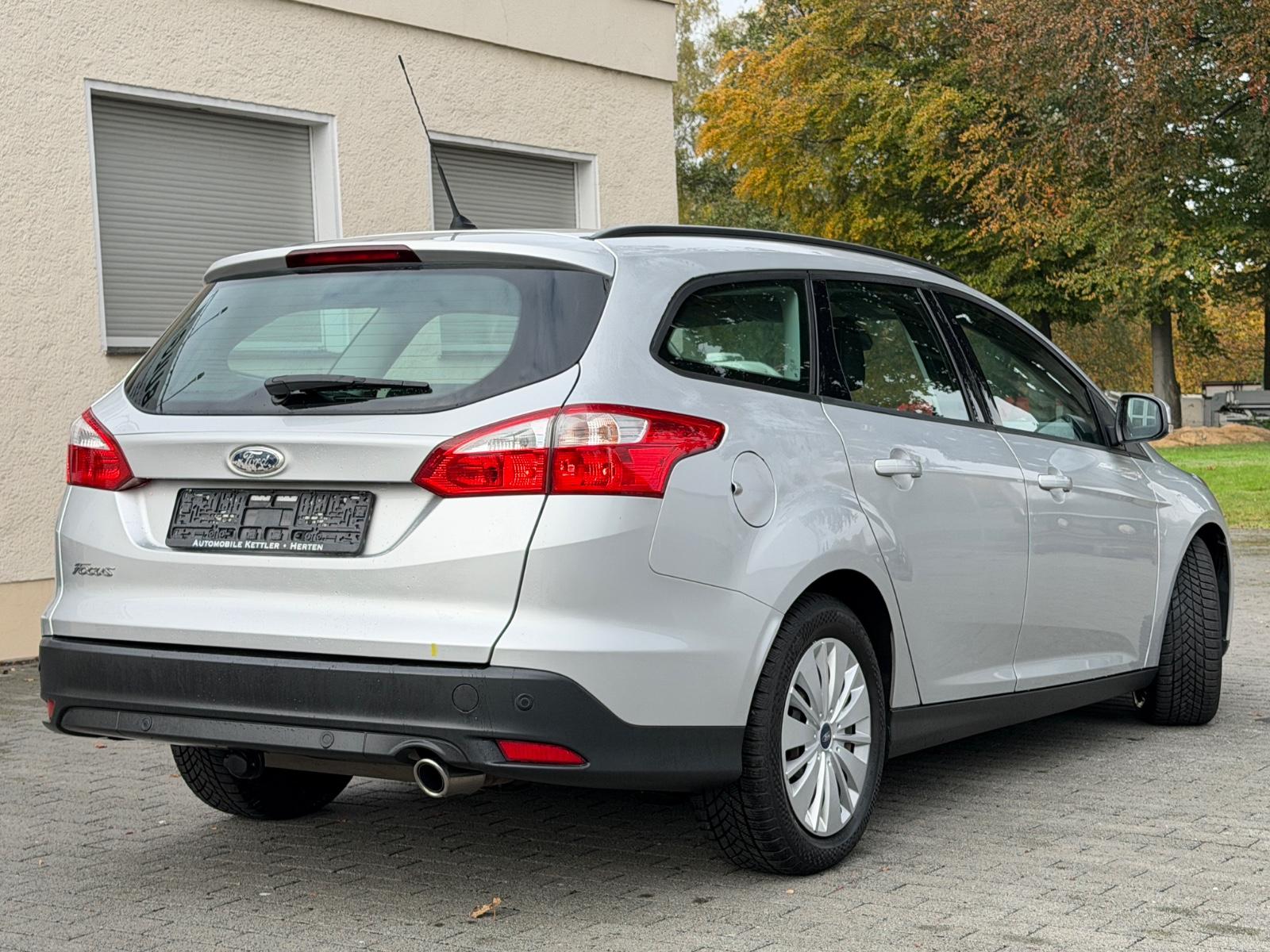 Ford Focus 2014 — interior