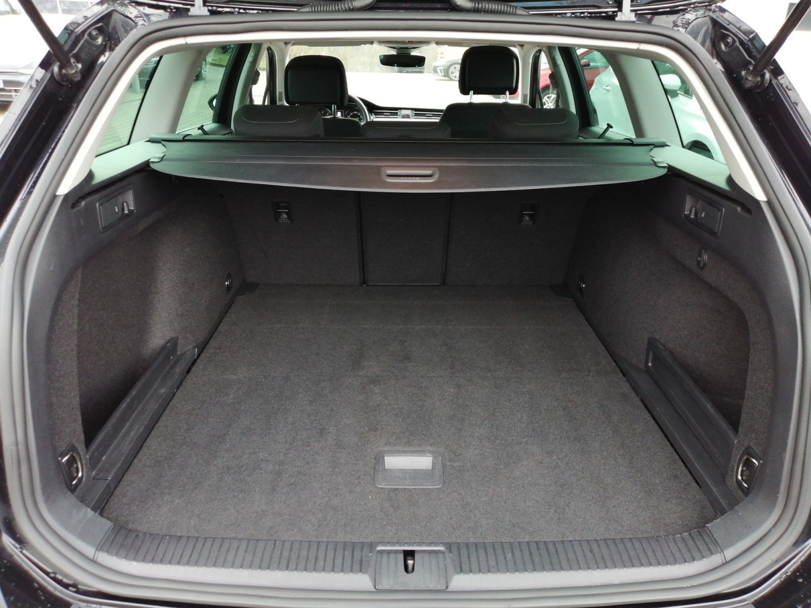 Volkswagen Passat Variant - Bild 17