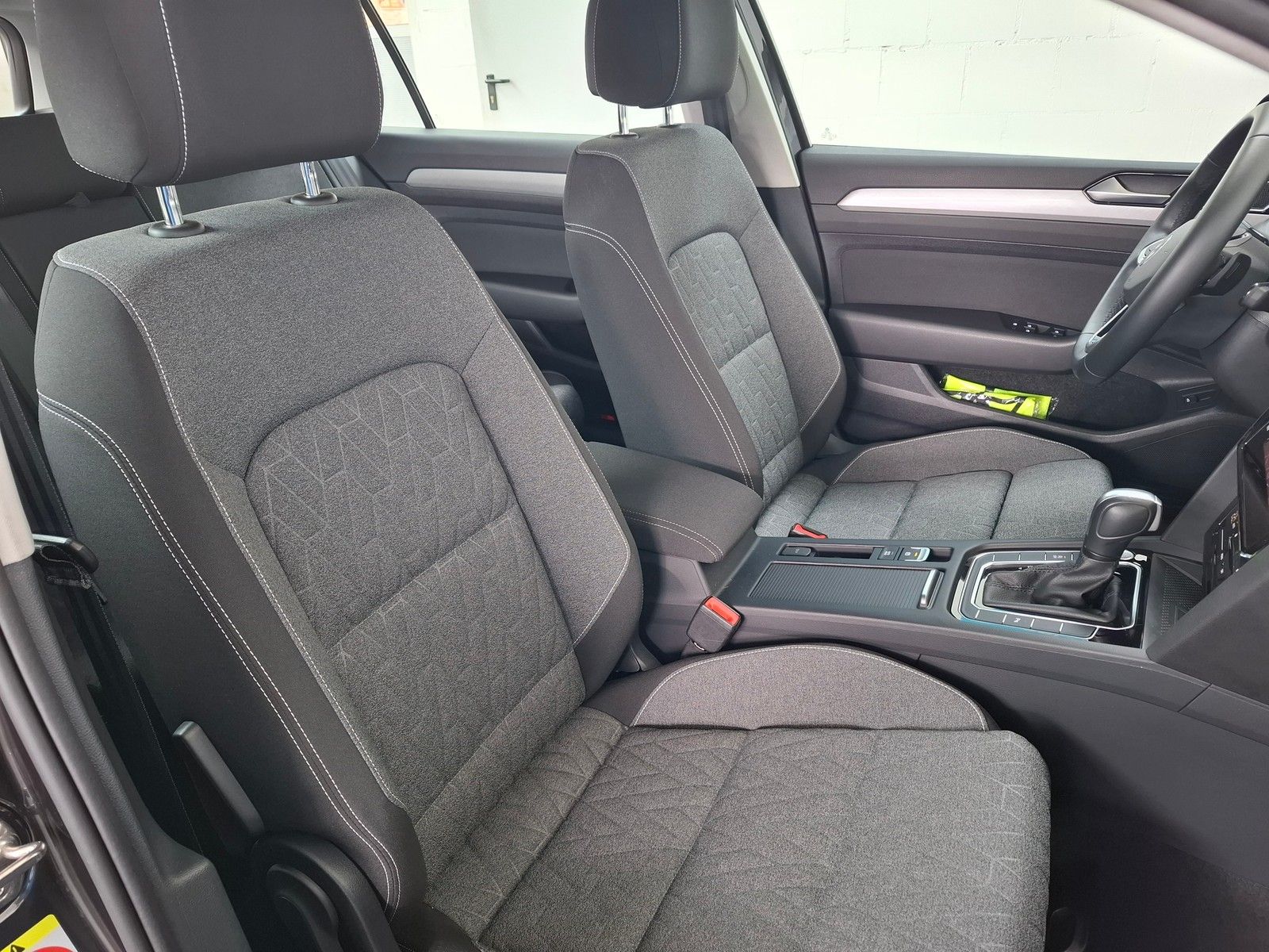 Fahrzeugabbildung Volkswagen Passat Var. Business 1.5 TSI DSG +LED +Tempomat