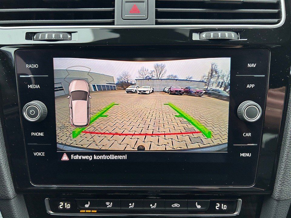 Fahrzeugabbildung Volkswagen GOLF VII 2.0 TSI GTI AHK/SCHWENK STANDH GARANTIE