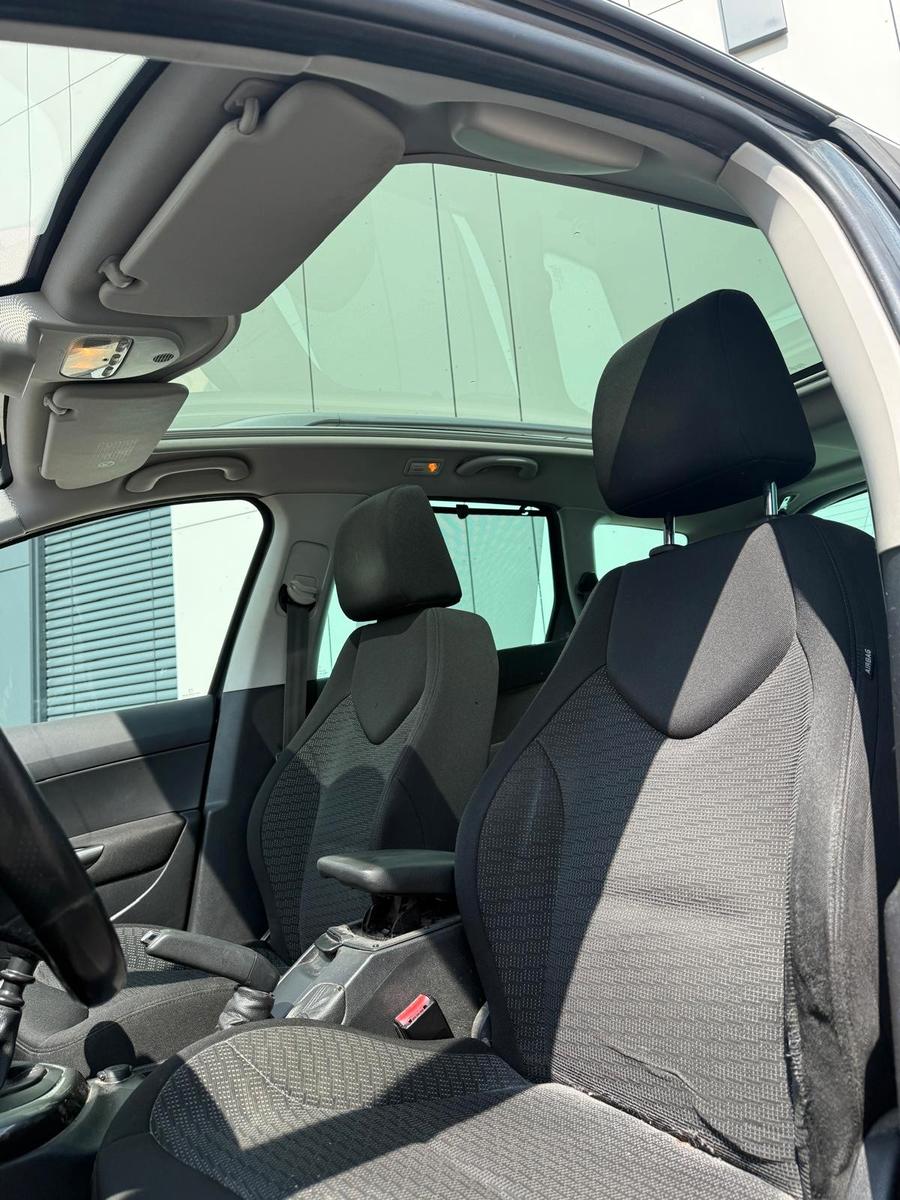 Peugeot 308 2013 — photo 23