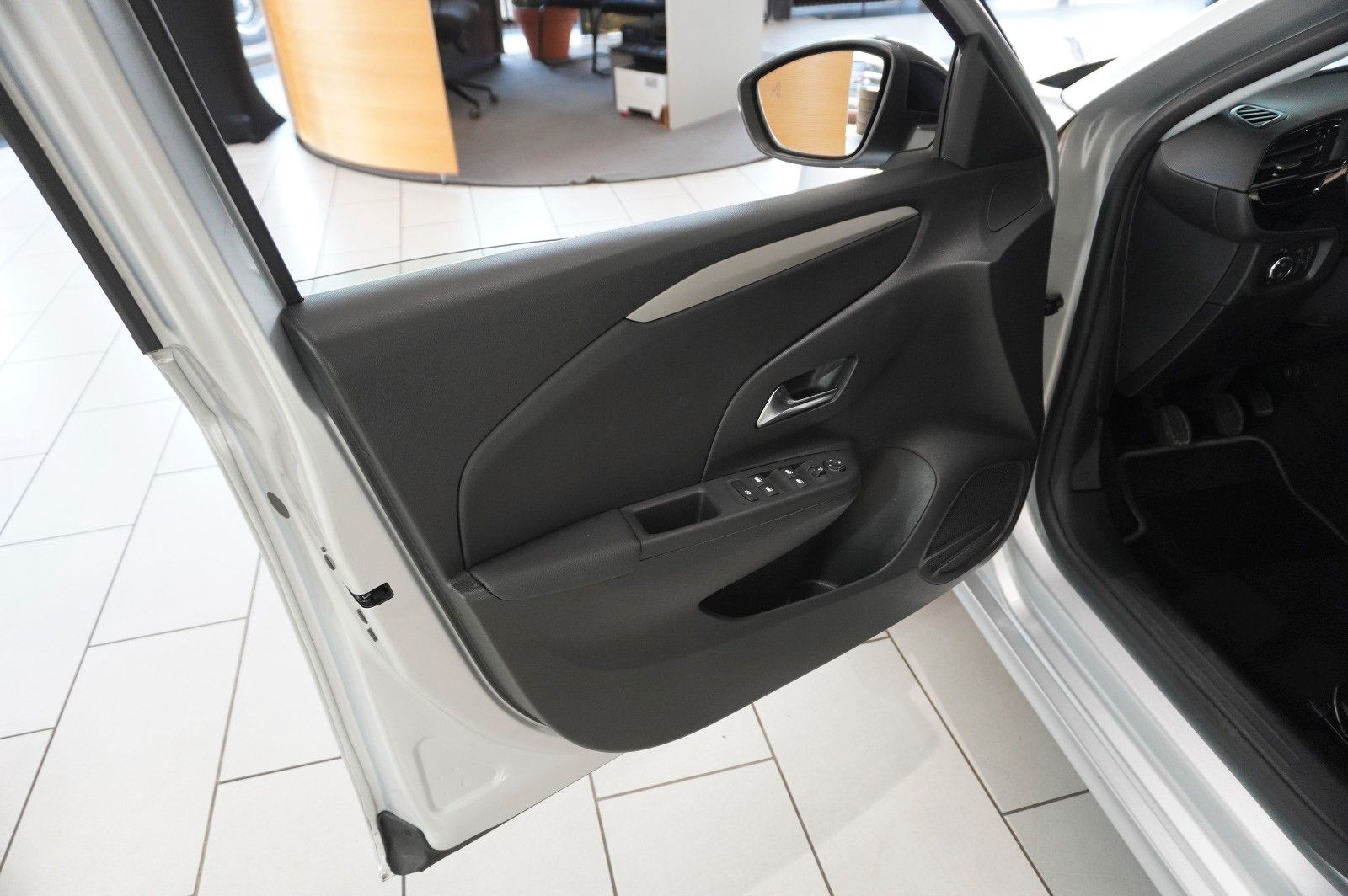 Fahrzeugabbildung Opel Corsa F 1.2 FACELIFT NAVI/LED/KAMERA/VIRTU./DAB+
