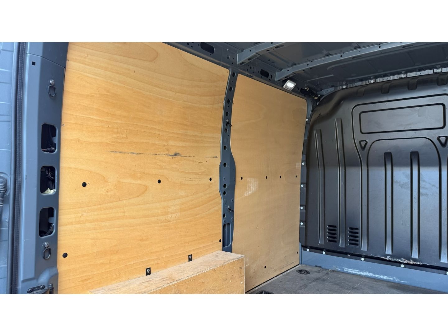 Fahrzeugabbildung Renault Master III Kasten L1H1 Ka 2,8t AHK Totwinkelassi