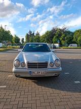 Mercedes-Benz Mercedes E200 - gebrauchte Mercedes-Benz E 200 aus dem Jahr 1997