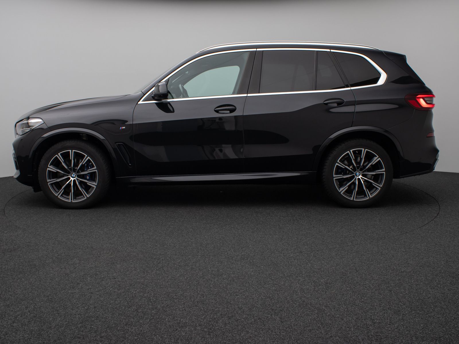Fahrzeugabbildung BMW X5 xD40d M Sport Panorama 360° HUD DAB HiFi AHK