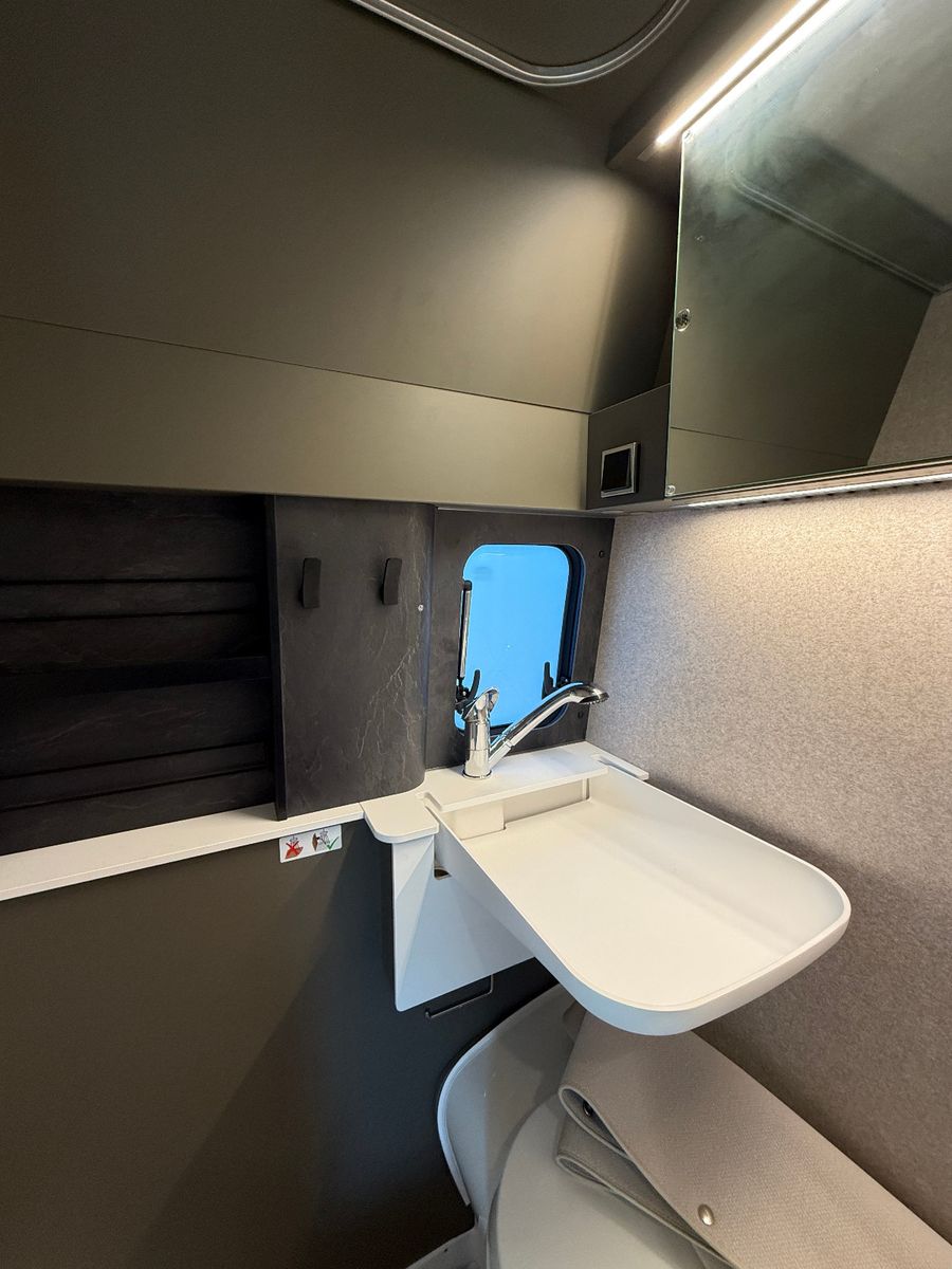 Fahrzeugabbildung HYMER / ERIBA / HYMERCAR Grand Canyon S - MB 600 SD- 4x4- 9.706€ sparen!