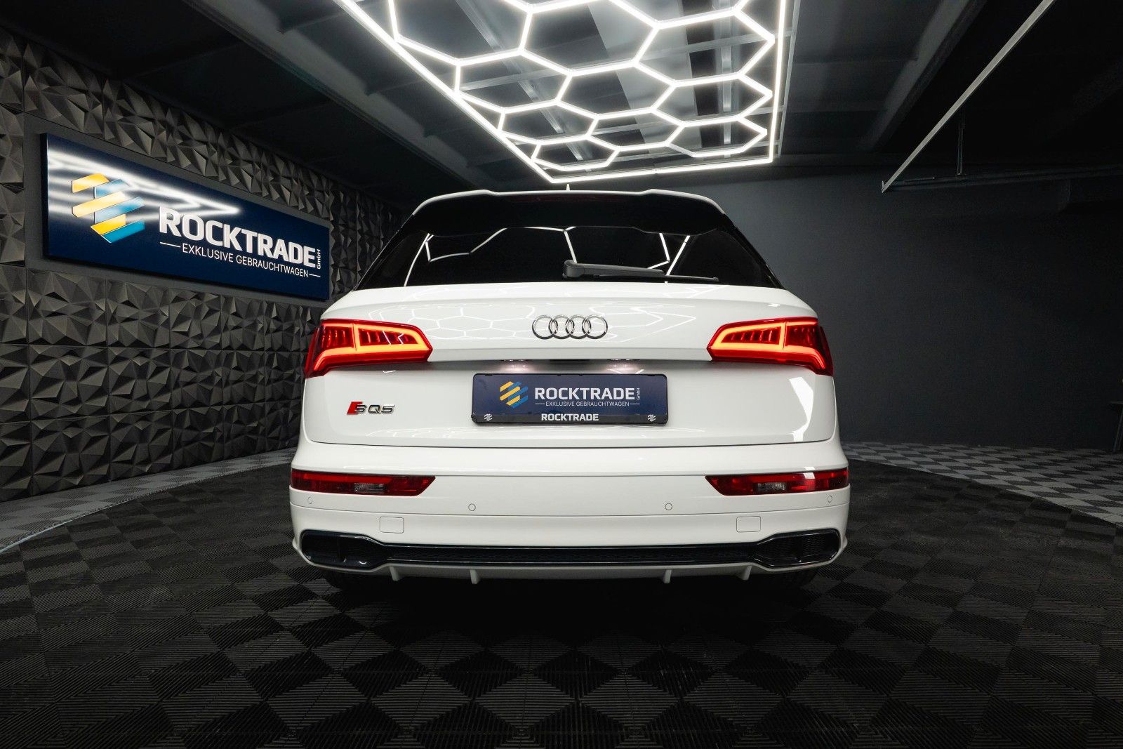 Fahrzeugabbildung Audi SQ5 3.0 TDI quattro Optik-Paket Schwarz *LED*19%