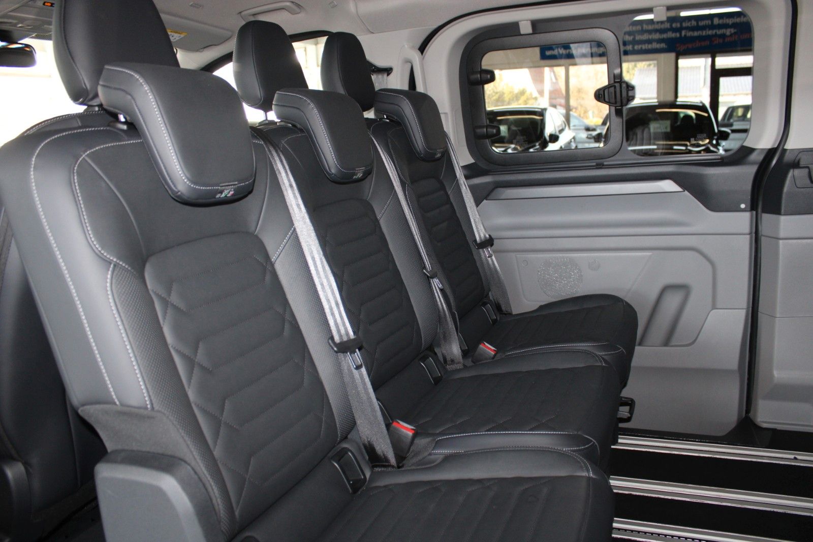 Fahrzeugabbildung Ford Tourneo Custom L2 Titanium LED AHK ACC WinterPak