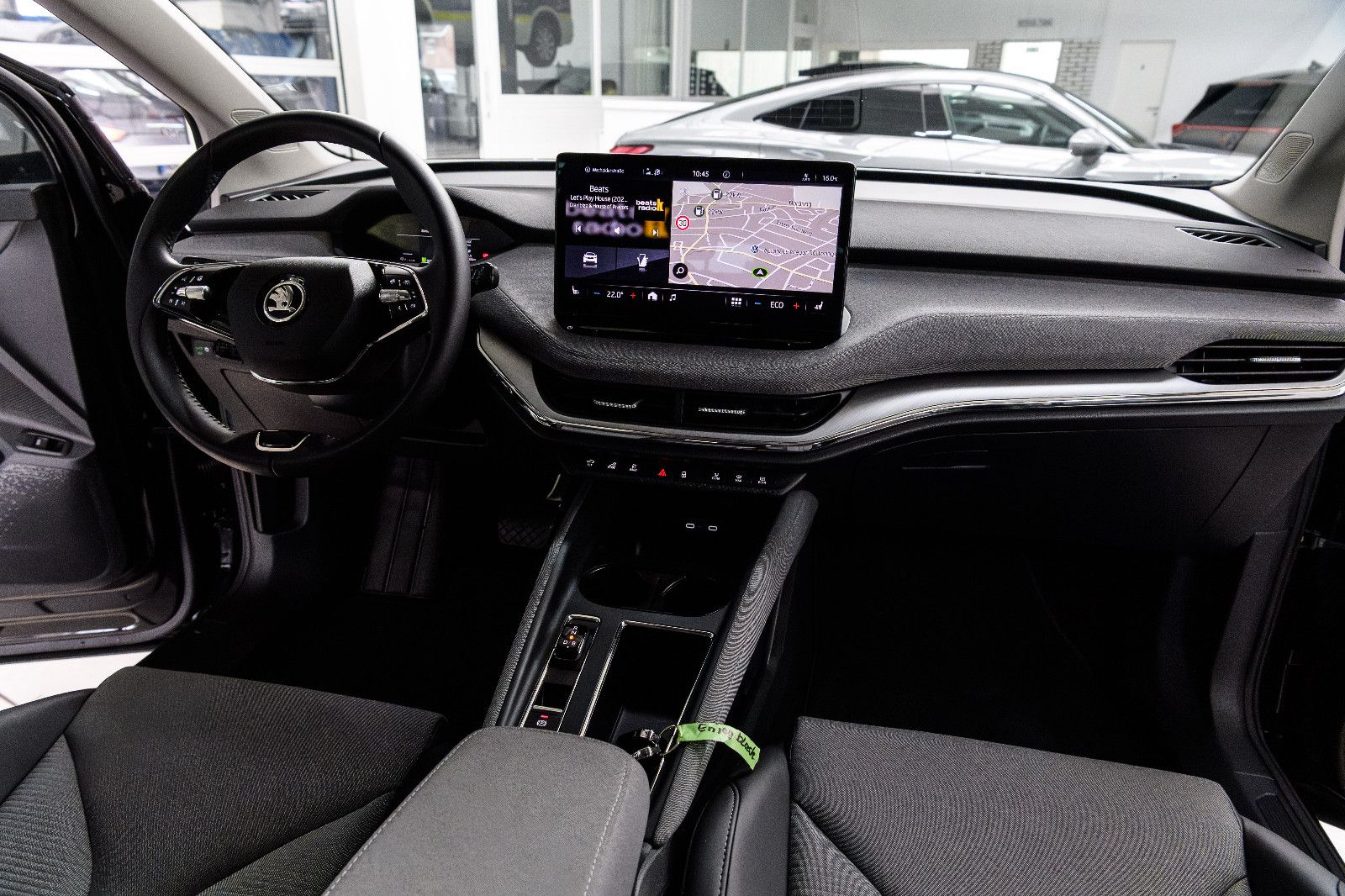 Fahrzeugabbildung SKODA Enyaq 60 Loft MATRIX-LED+RFK+NAVI+KEYLESS+SZH