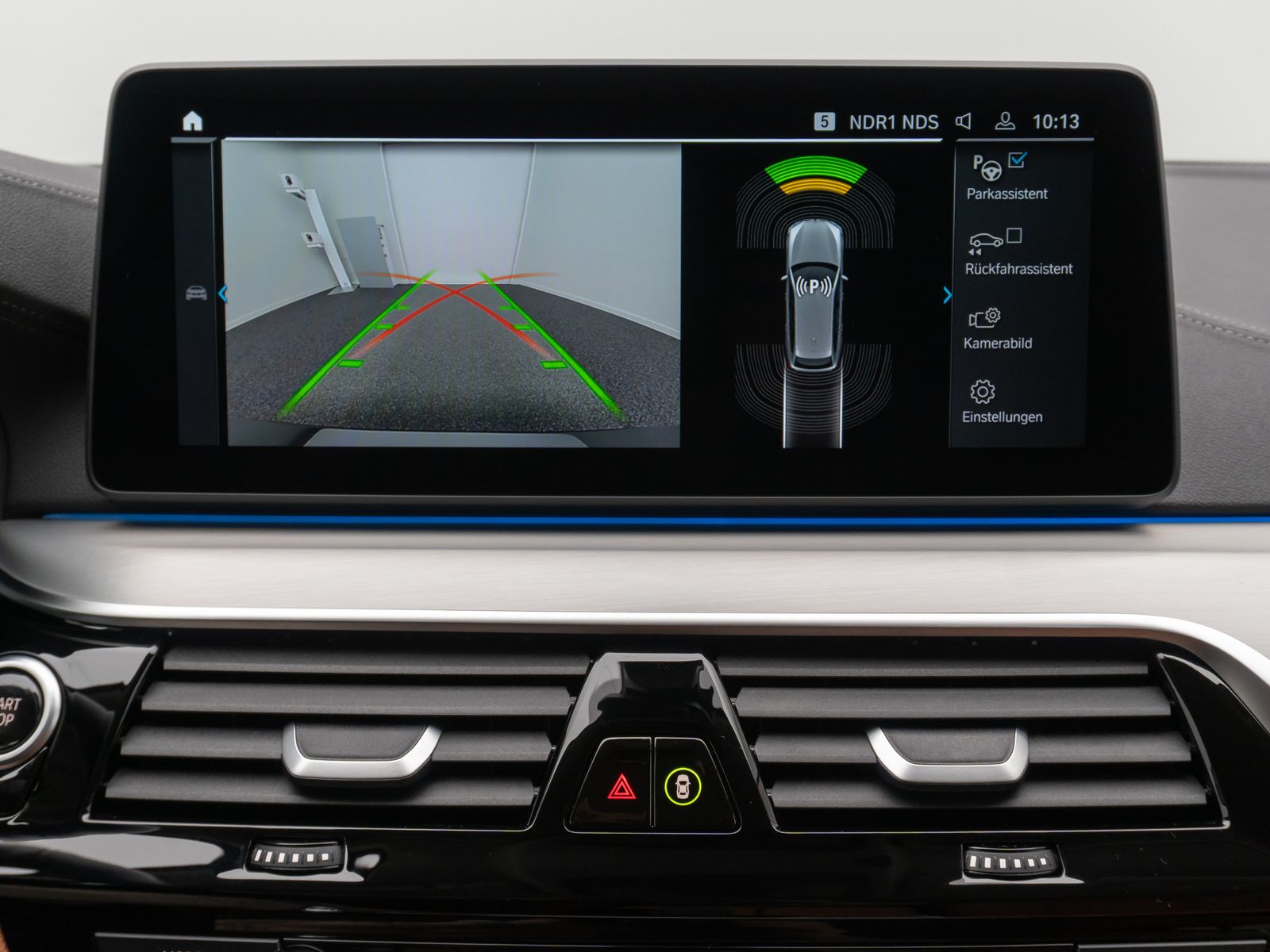 Fahrzeugabbildung BMW 530e xD Luxury Line DAB Alarm Kamera AHK 18Zoll