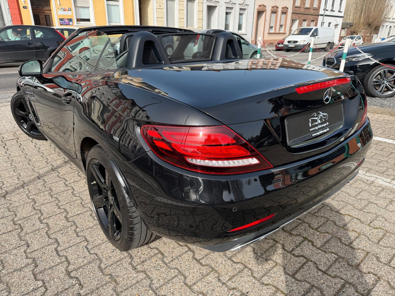 Fahrzeugabbildung Mercedes-Benz SLC 300 SPORT LED NAVI LEDER MEMORY AIRSCARF