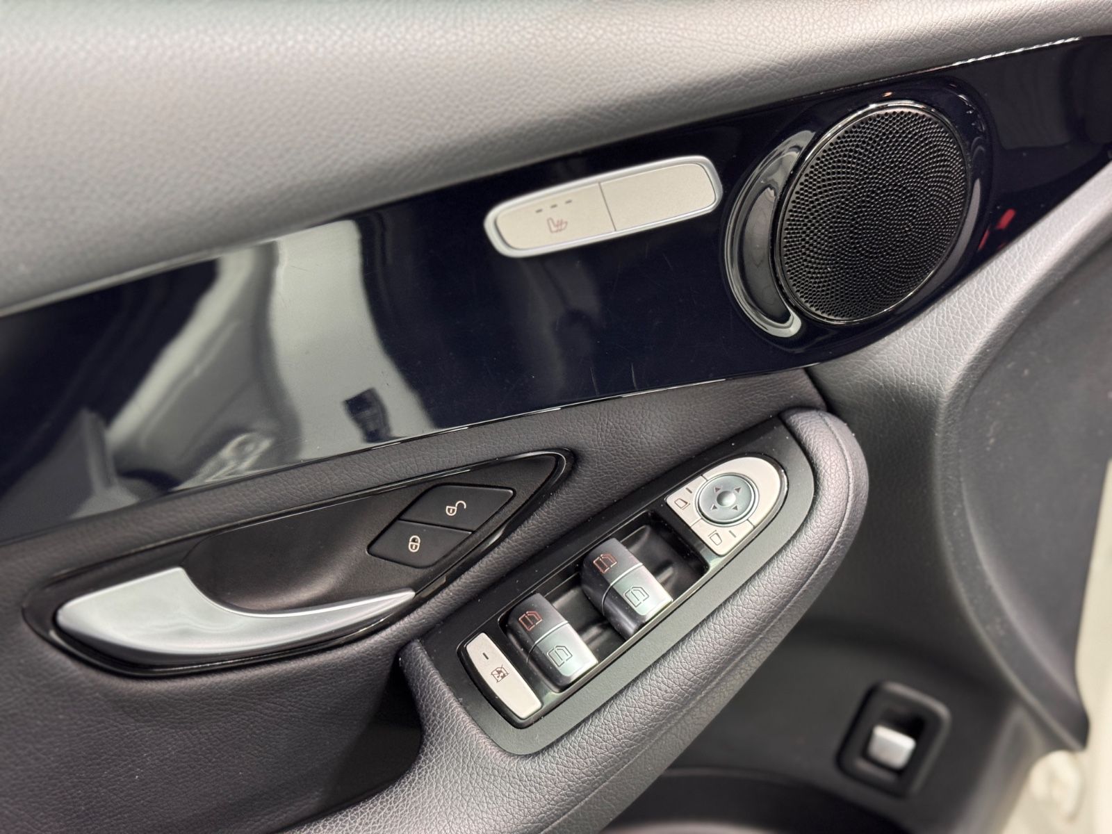 Fahrzeugabbildung Mercedes-Benz GLC 220 d 4Matic|NAVI|AUTOMATIK|AHK|KAMERA|
