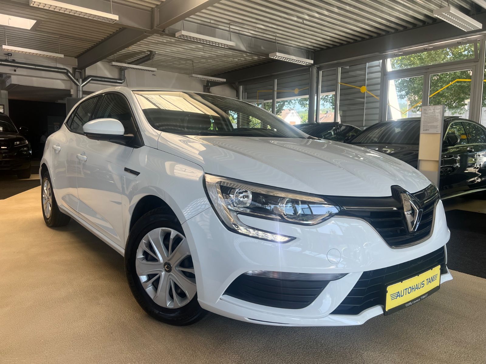 Fahrzeugabbildung Renault Megane IV Lim. 5-trg. Life *BLUETOOTH*LED*
