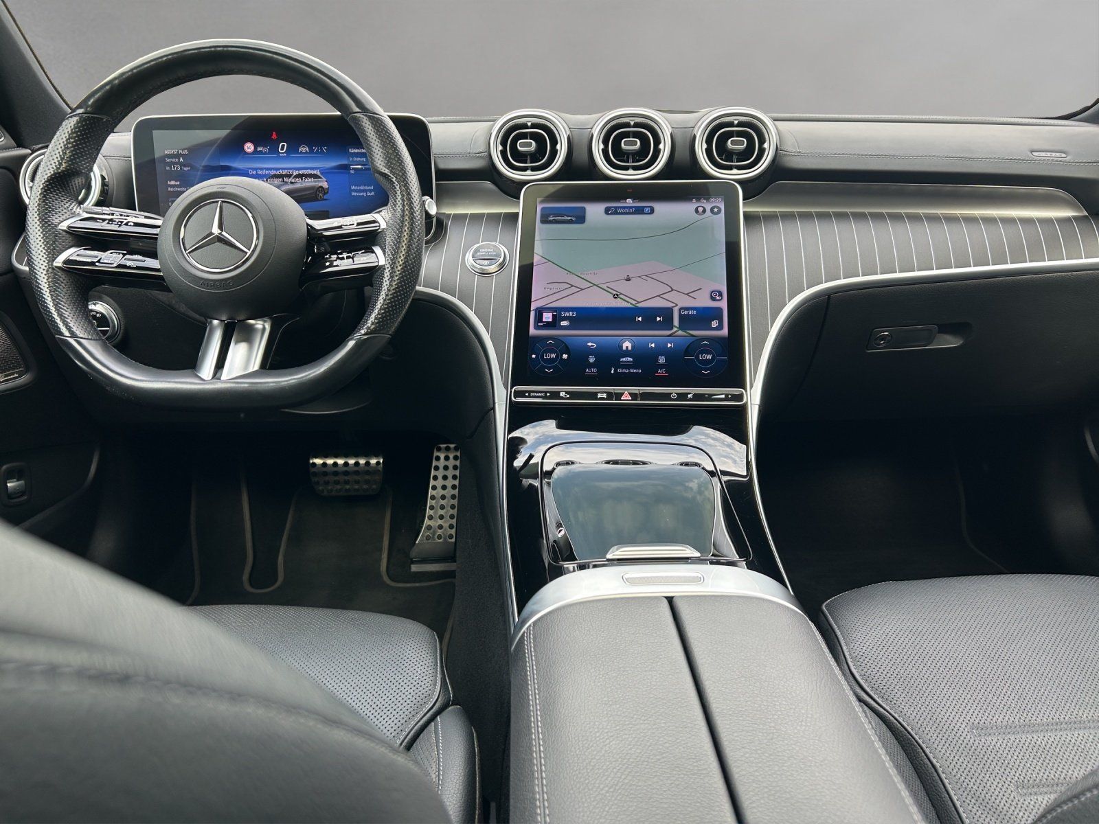 Fahrzeugabbildung Mercedes-Benz C300d T AMG Pano DISTRO DigiLED Busines AHK Memo