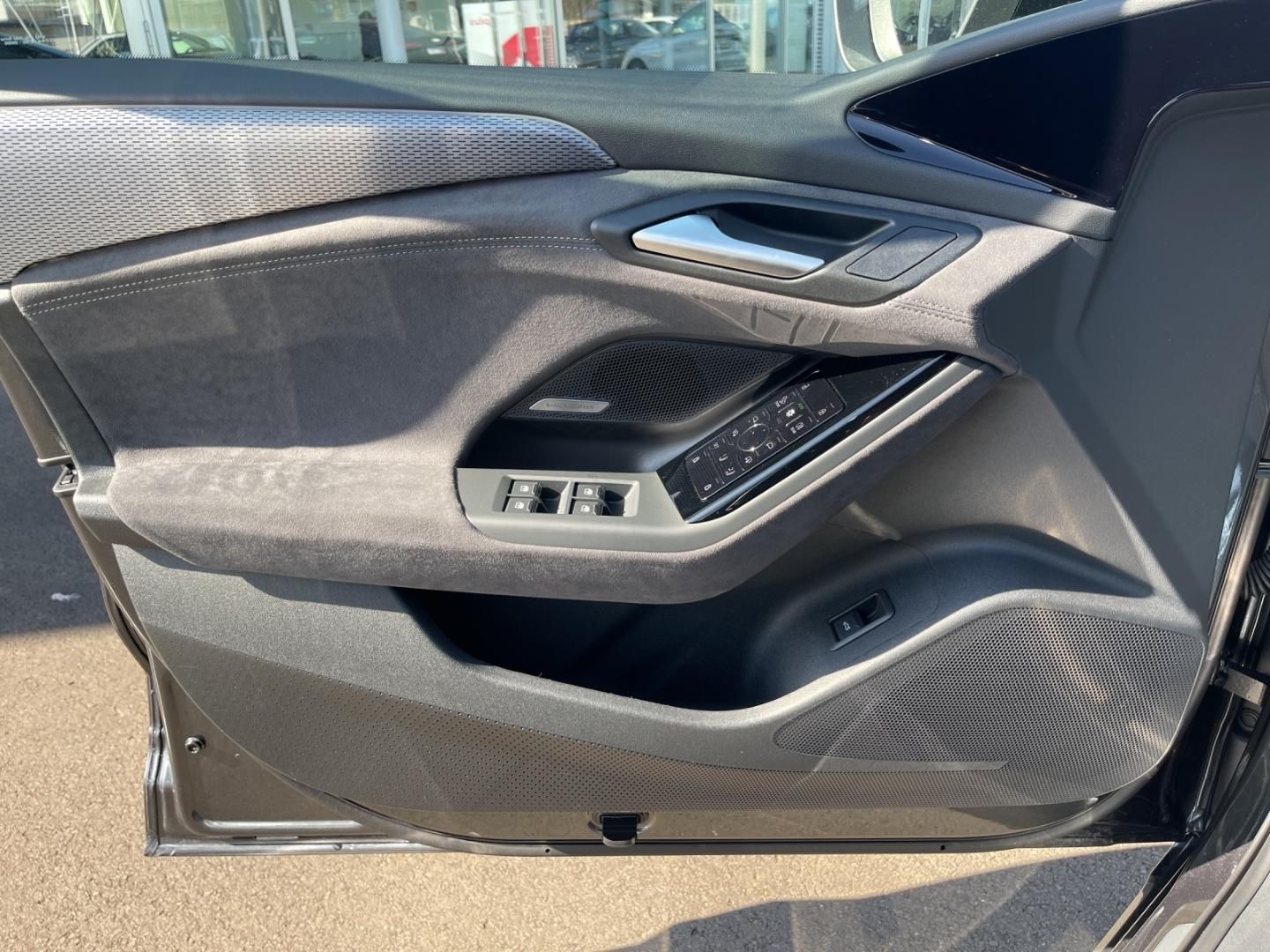 Fahrzeugabbildung Audi A6 Avant e-tron 2x S Line, Tech pro, MMI pro, 21