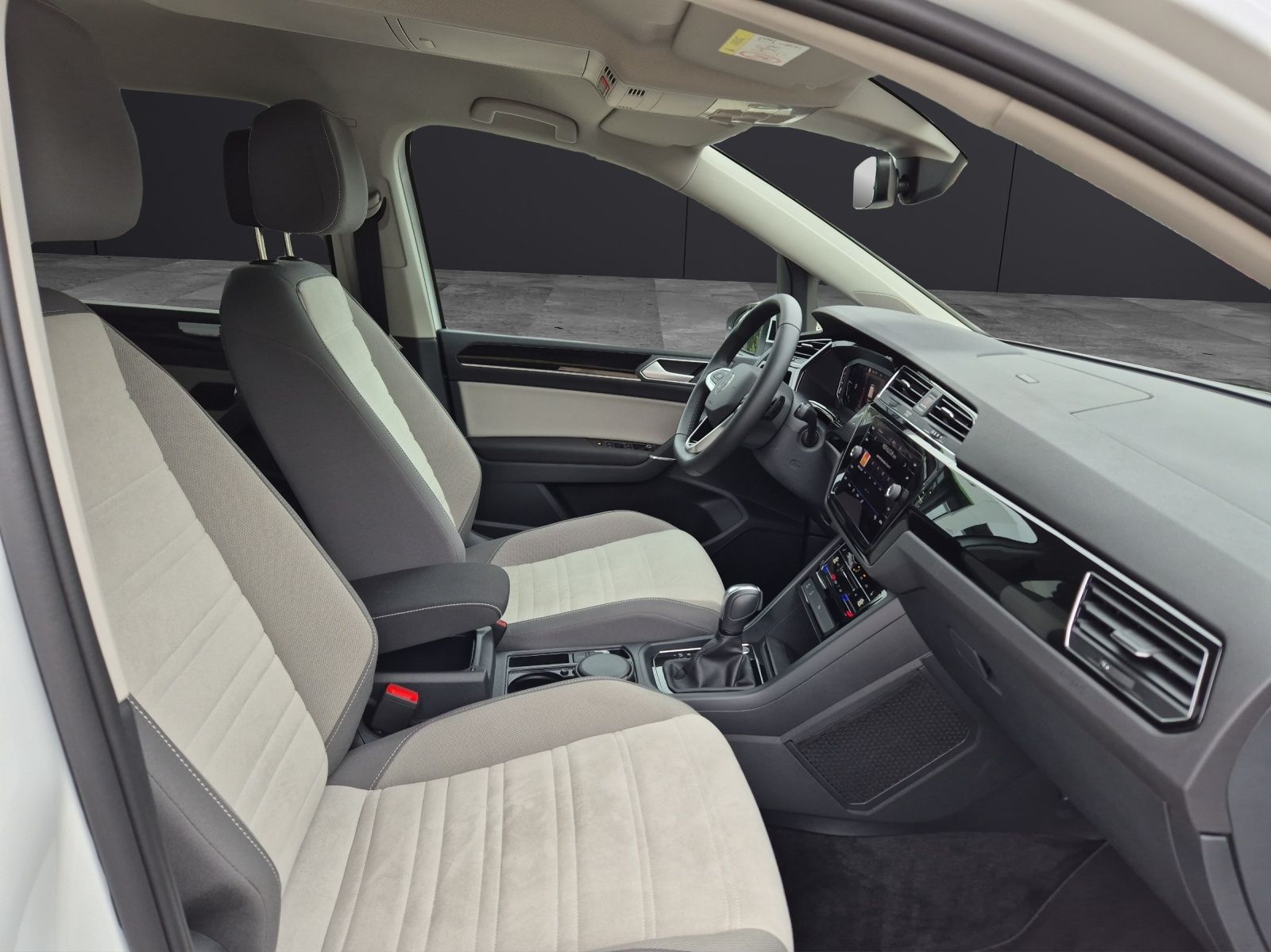 Fahrzeugabbildung Volkswagen Touran TDI Highline DSG 7-Si LED AHK Navi AID AC