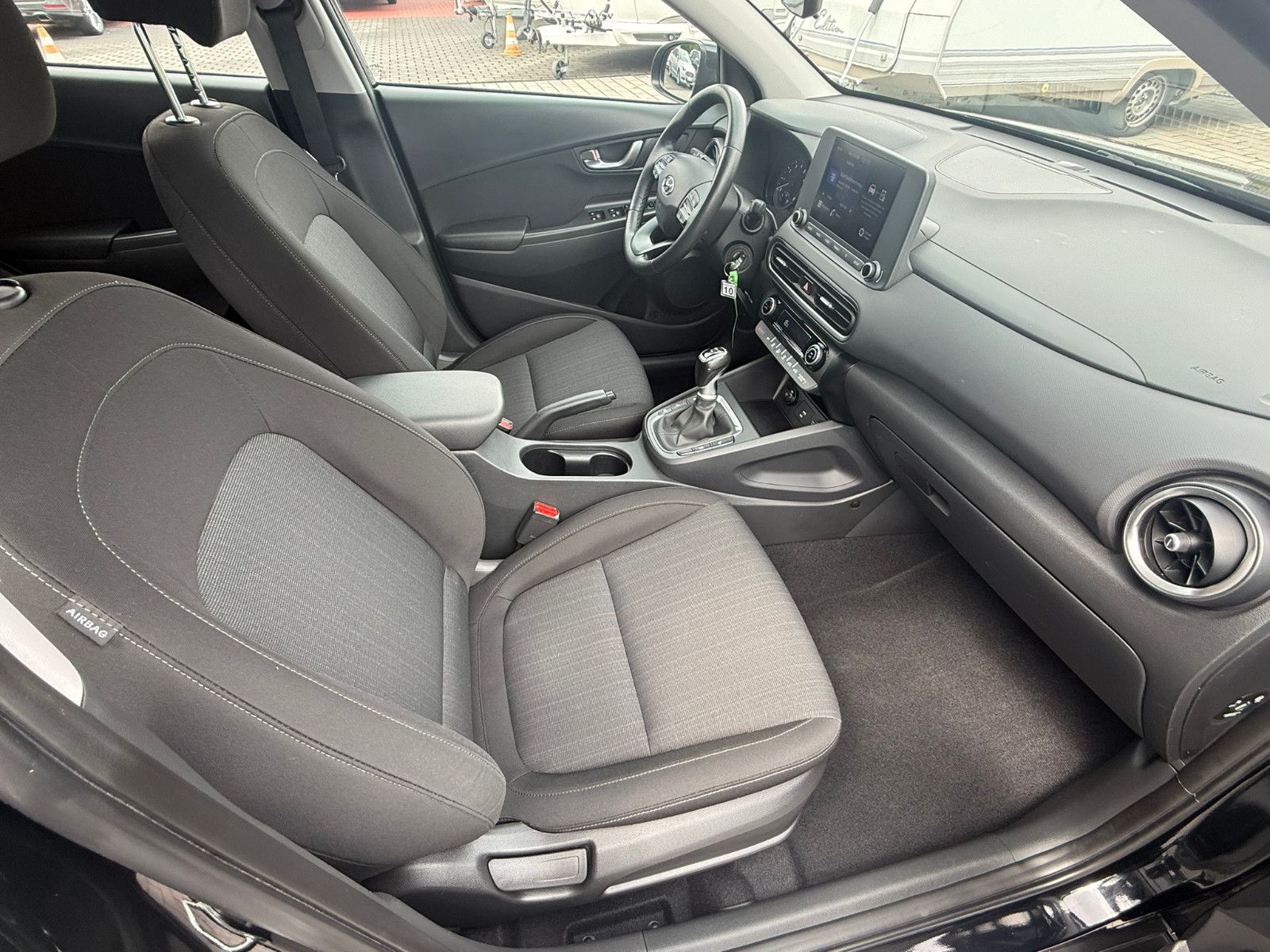 Fahrzeugabbildung Hyundai Kona Select KLIMAAUTO APPLE SITZHEIZ. ALLWETTER