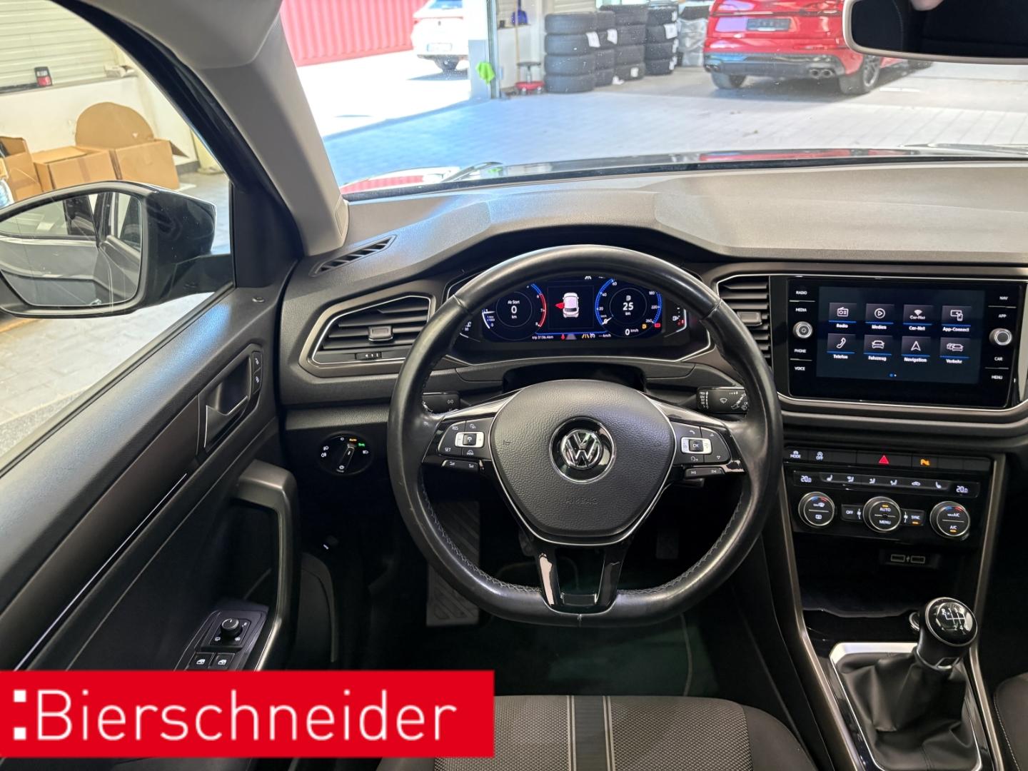 Volkswagen T-Roc 1.0 TSI Style LED PANO NAVI PDC 18 ACC DAB