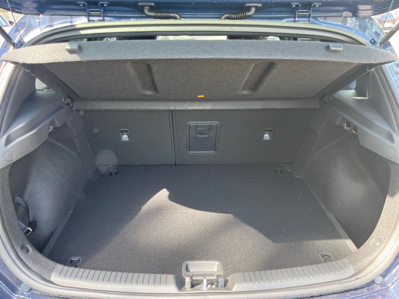 Fahrzeugabbildung Hyundai i30 TREND 2xKlima AUT DynLicht Kam. KlimaA LED
