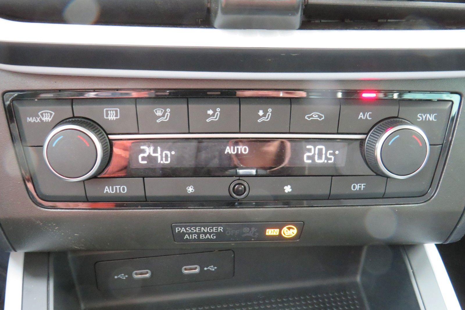 Fahrzeugabbildung SEAT Arona Style DSG LED NAVI DAB GRA PDC 1.HD