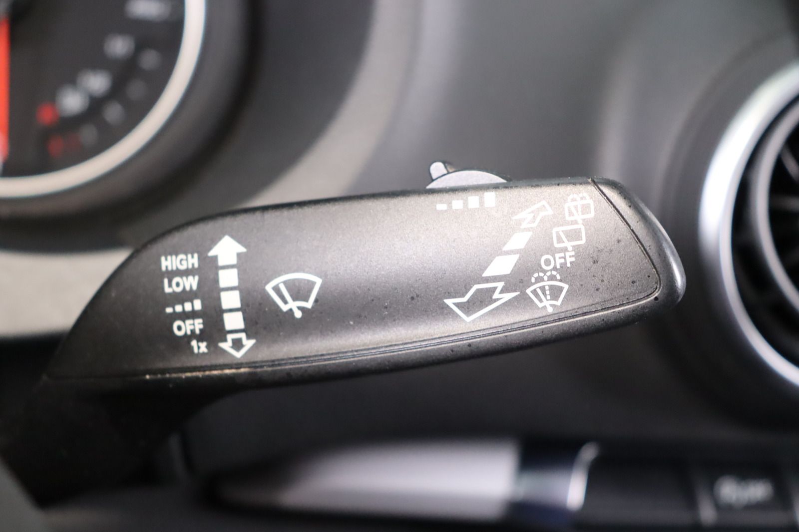 Fahrzeugabbildung Audi A3 1.4 TFSI Ambiente Sportback * Navi * Bi-Xenon