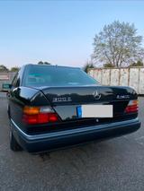 Mercedes-Benz 300E 4MATIC - Mercedes-Benz 300: 300e 4matic
