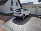 Audi Q3 2.0 TDI / LED / AHK / Neuwertig - Audi Q3 von privat
