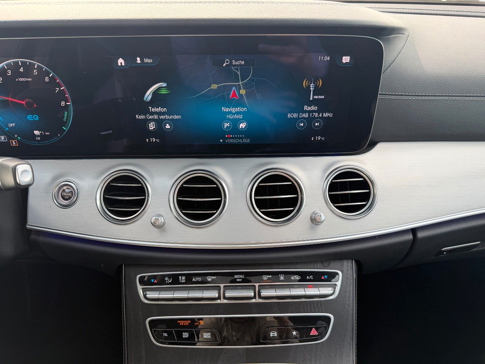 Fahrzeugabbildung Mercedes-Benz E 300e T AMG+Pano+Burm+Distr+HUD+360