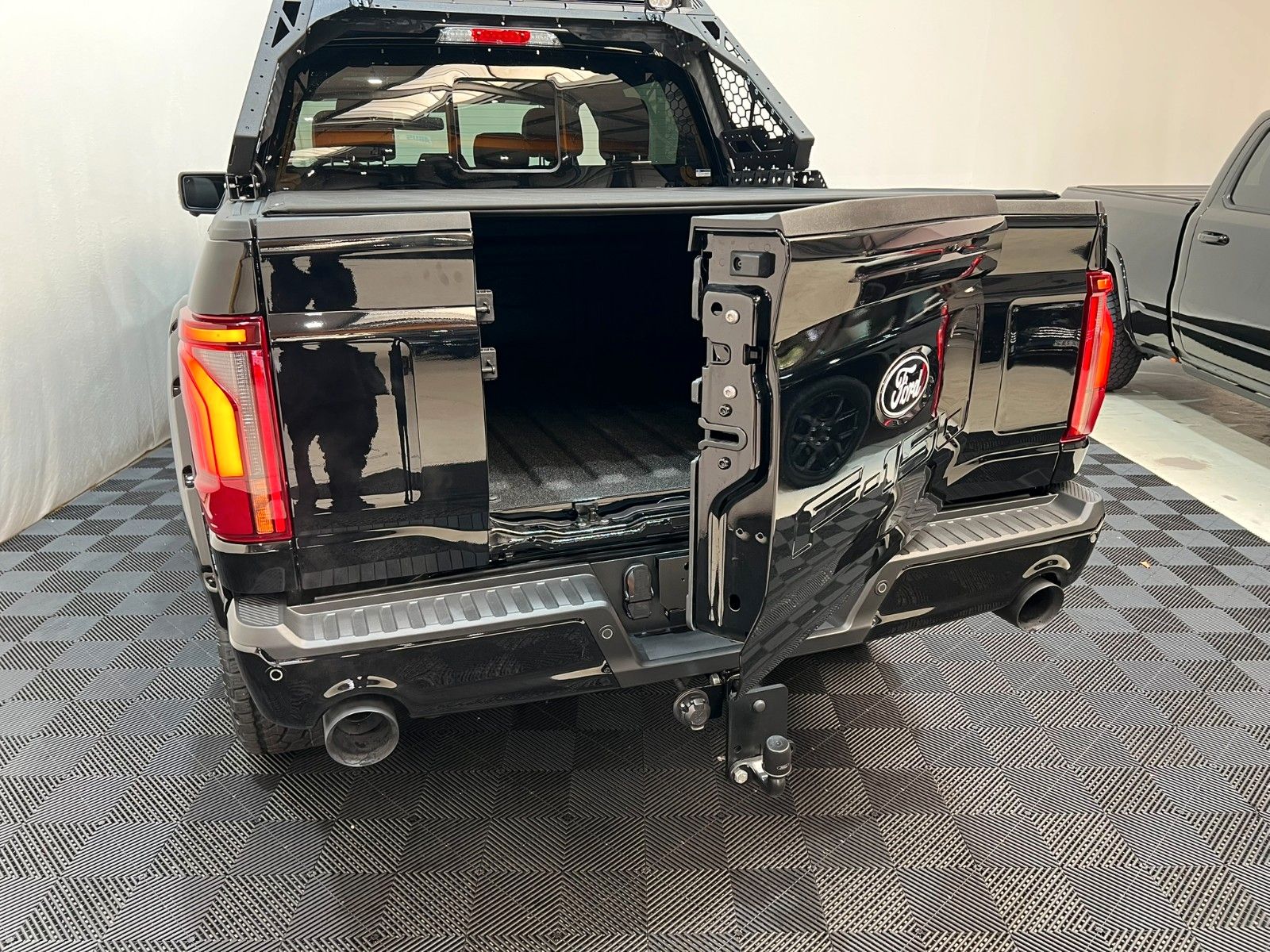 Fahrzeugabbildung Ford F-150 Lariat 5.0L V8  5,5"  MY25 * RTR UMBAU*