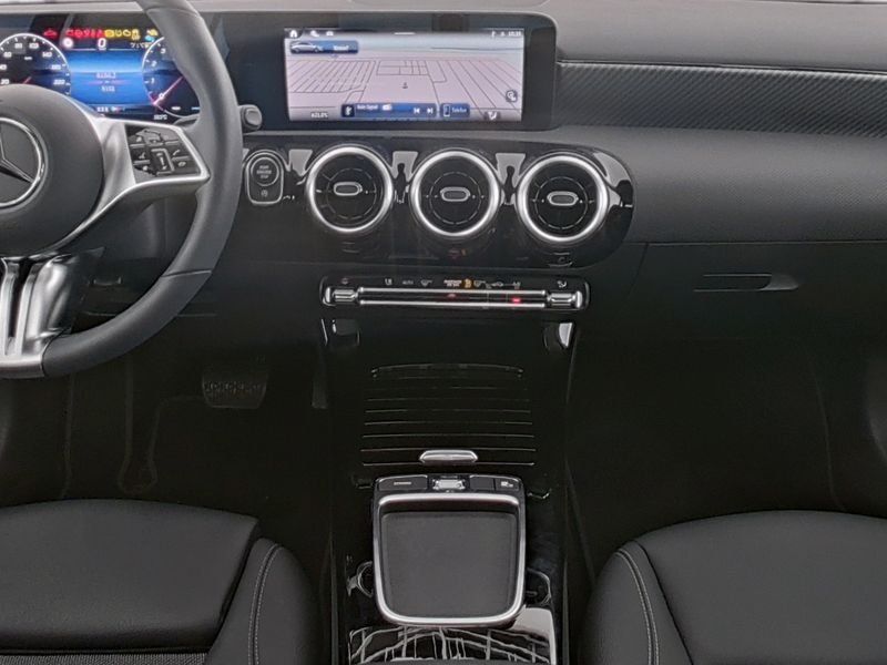Fahrzeugabbildung Mercedes-Benz A 200 Progressive Adv.*Kamera*LED*MBUX*CarPlay*