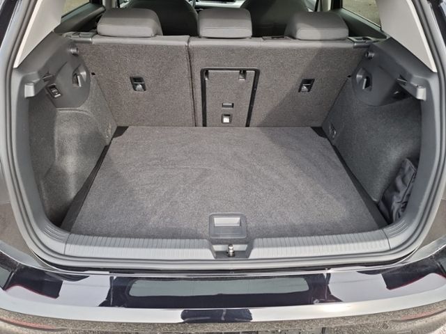 Fahrzeugabbildung Volkswagen Golf 1,5 l eTSI MOVE IQ.DRIVE STHZG KAMERA AHK N